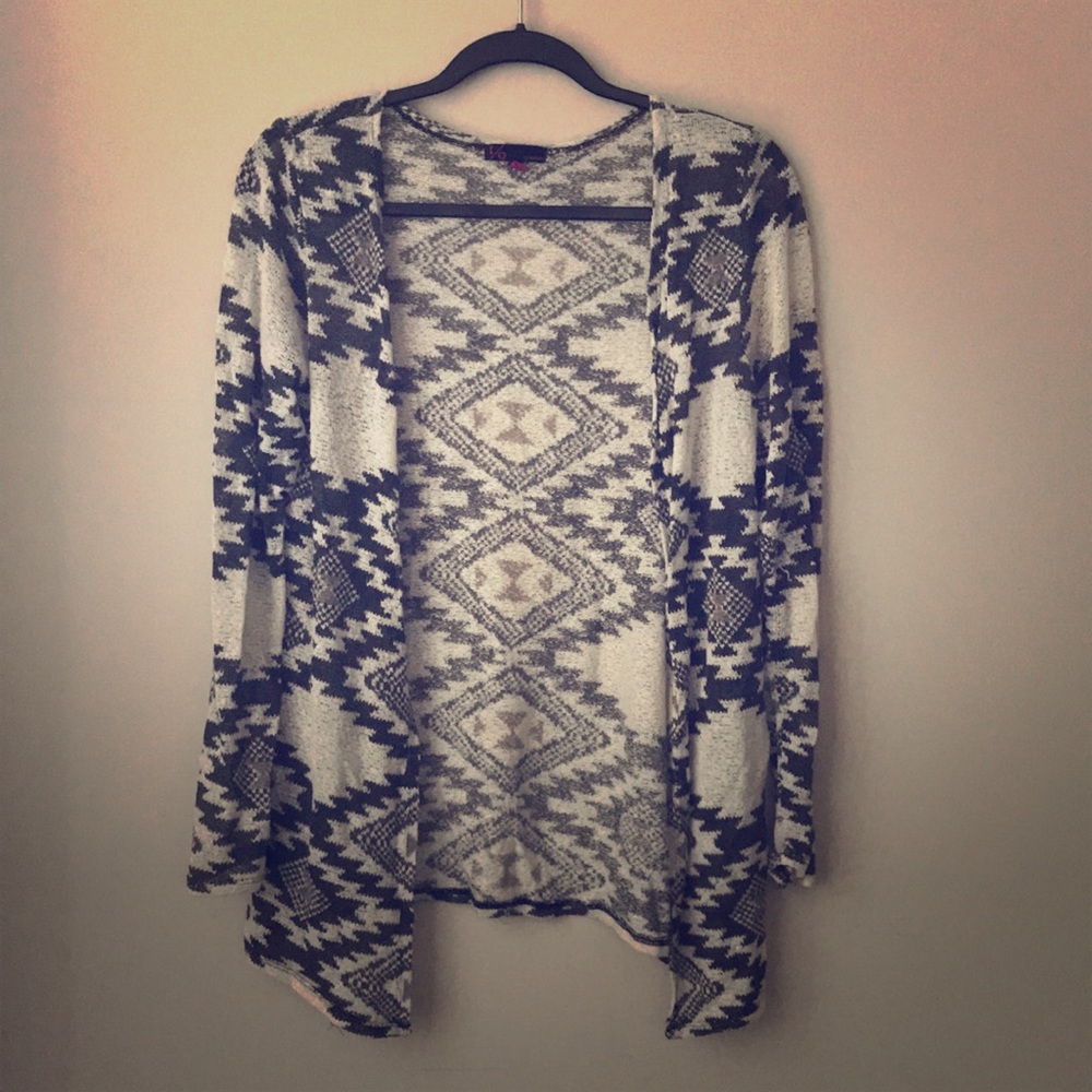 🌻4 for $20🌻 Long cardigan with Aztec design